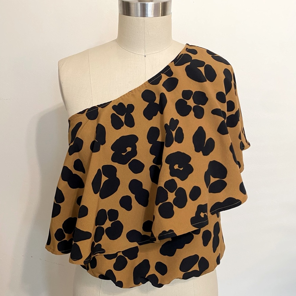 Who What Wear leopard one shoulder ruffle top, XS